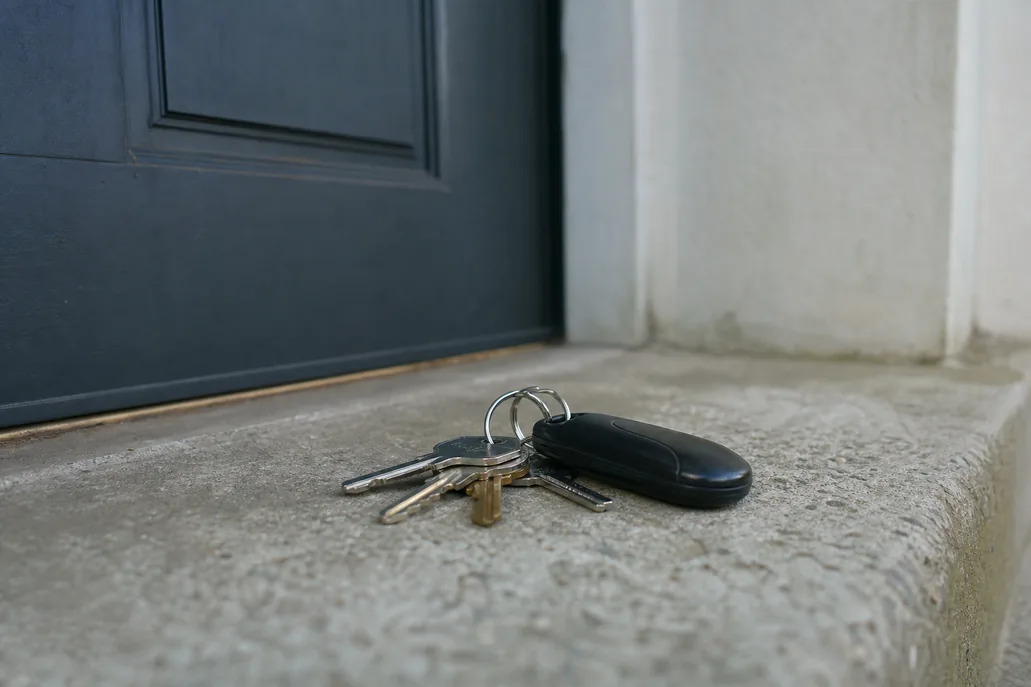 Car Key: Locksmith or Dealer? in Renton, WA